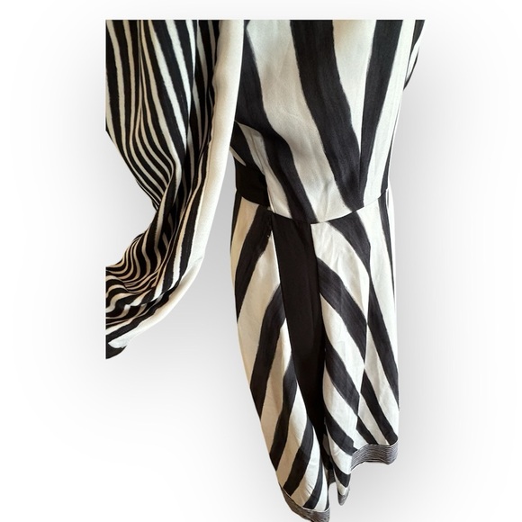 BCBGMAXAZRIA Costa Stripe Faux Wrap Dress M - Picture 4 of 14